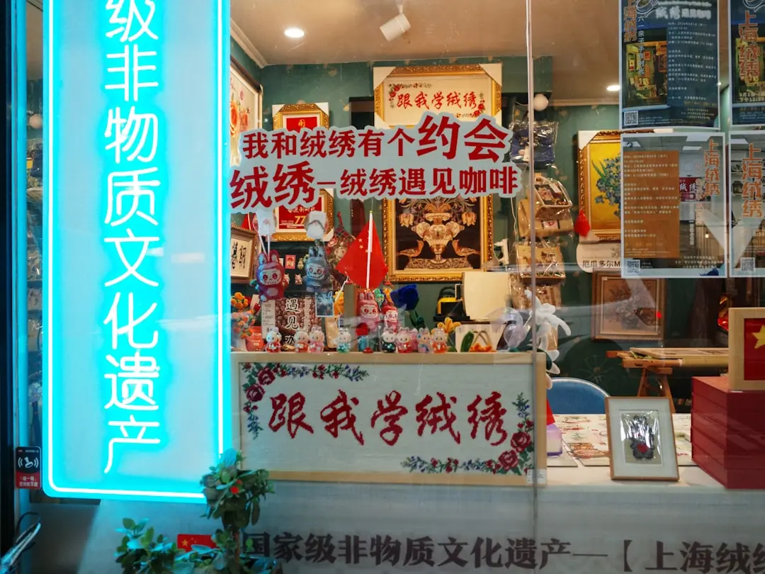 如期美睫美容仪器技术解析：导入仪与美容灯的性能优势